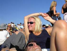 Anita: Hmm! Stink ich?