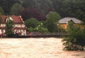 Wer traut sich da ber die Brcke?